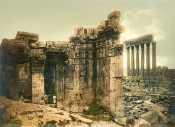 Puerta del Templo de Júpiter, Baalbek, c.1880-1900